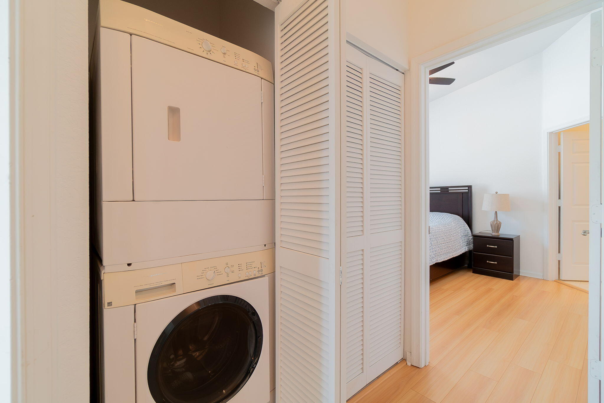 3165 Laurel Ridge Circle Riviera Beach, FL 33404 - Photo 15 of 32 Laundry