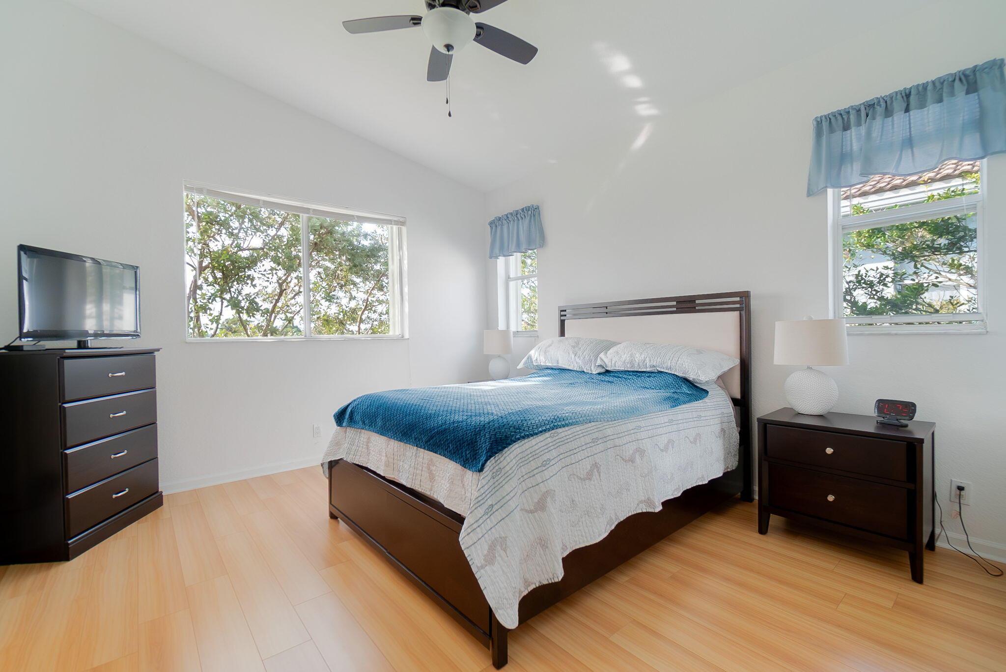 3165 Laurel Ridge Circle Riviera Beach, FL 33404 - Photo 16 of 32 Master bedroom