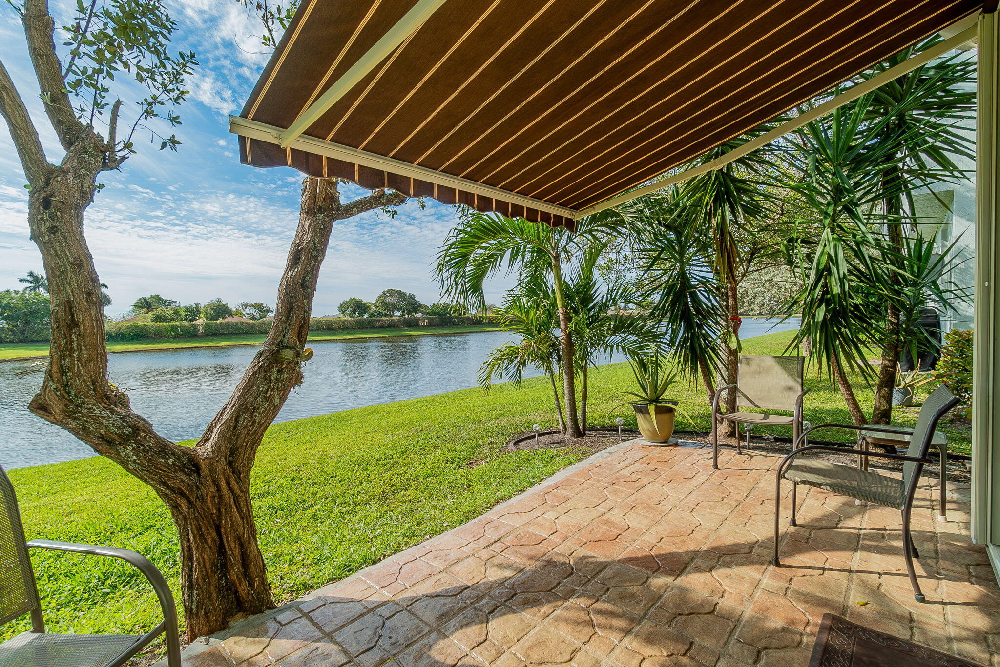 3165 Laurel Ridge Circle Riviera Beach, FL 33404 - Photo 27 of 32 Back patio