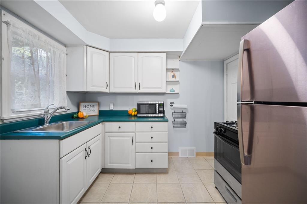 4706 Doyle Road Pittsburgh, PA 15227 - Photo 10 of 22 Gallery Image 10