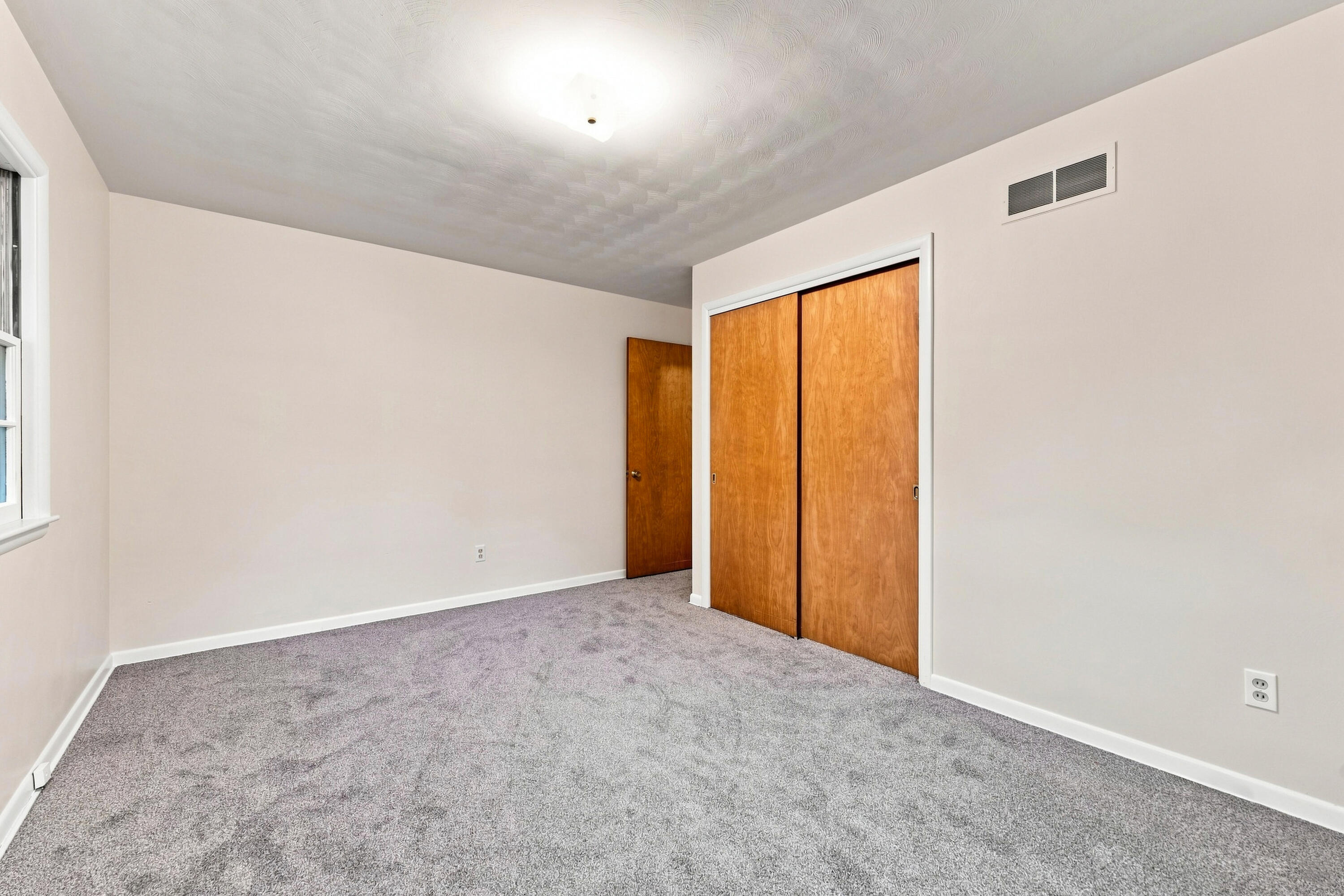 4342 Old Colony Road Kalamazoo, MI 49008 - Photo 14 of 28 DSC07537