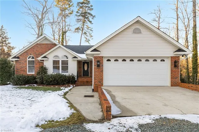 $435,000 | 1805 Lynwood Drive, Greensboro, NC 27406