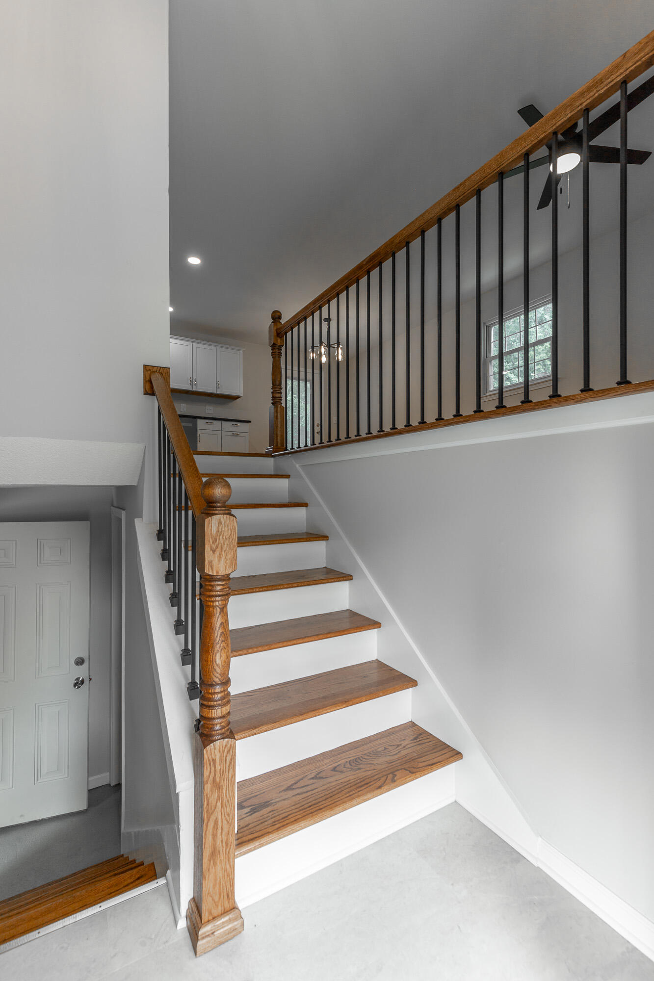 9050 Wooten Road Chattanooga, TN 37416 - Photo 8 of 48 Wood staircase