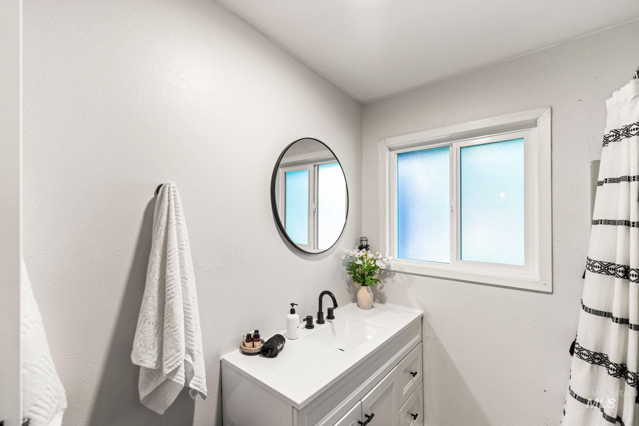 285 Rio Vista Boulevard McCall, ID 83638 - Photo 29 of 50 Full bath with vanity