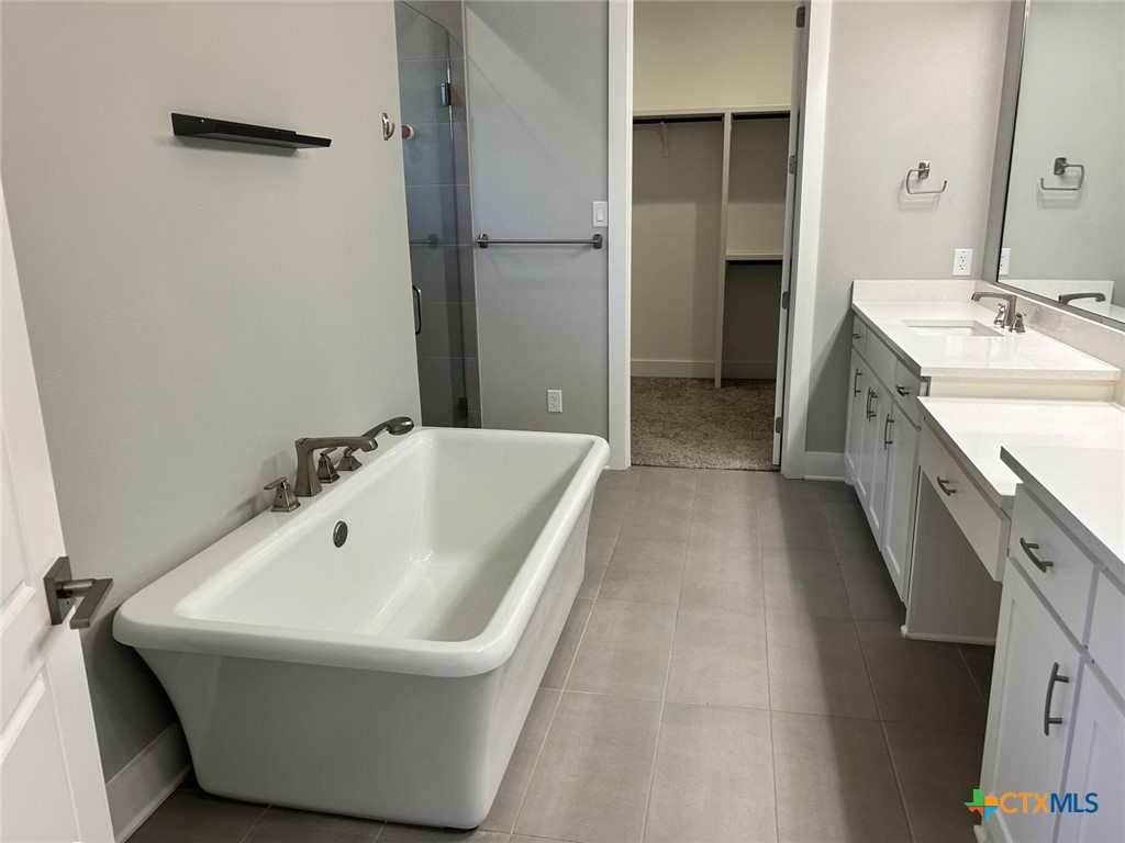 6426 Clayton Court Temple, TX 76502 - Photo 20 of 34 a bathroom with a tub sink and mirror
