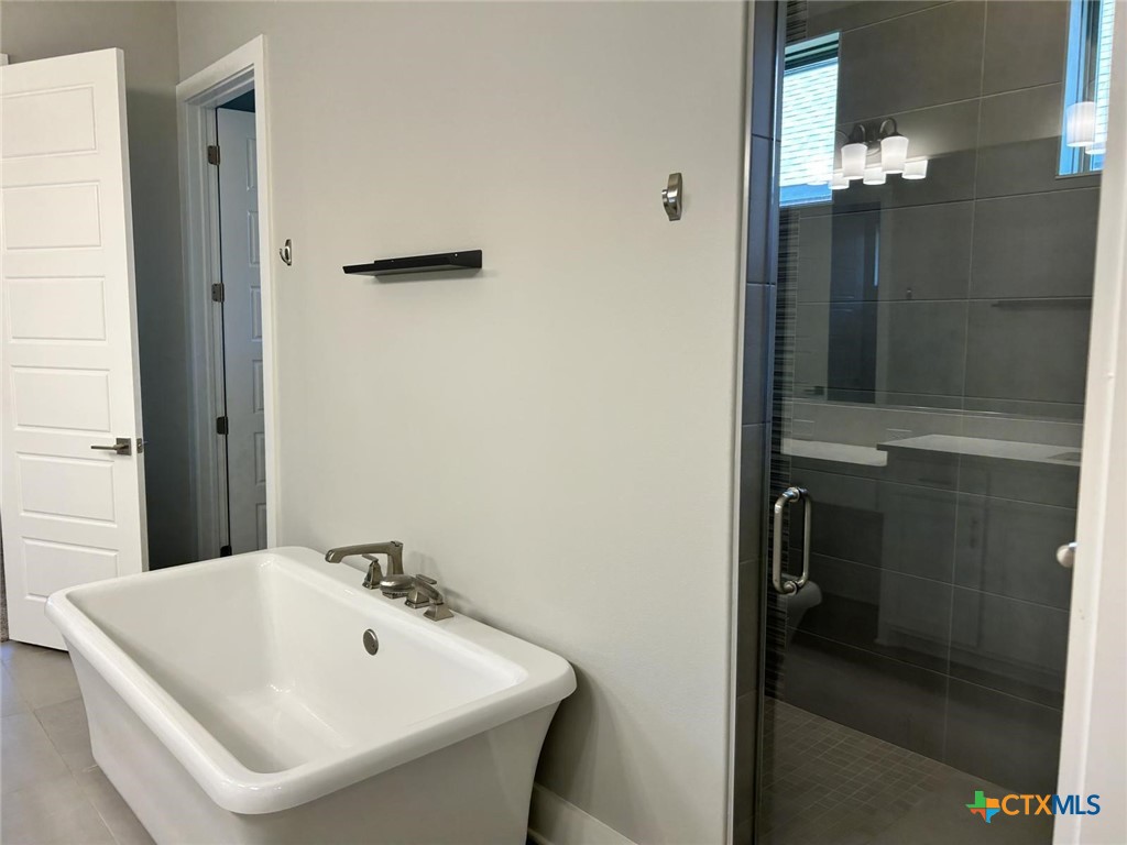 6426 Clayton Court Temple, TX 76502 - Photo 24 of 34 a bathroom with a sink and mirror