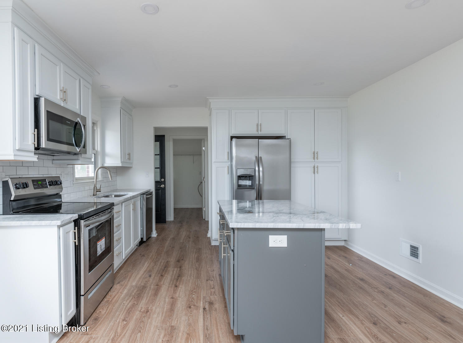 2014 Janlyn Road Louisville, KY 40299 - Photo 11 of 53 2014-31