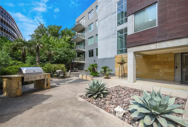 $3,995 | 800 West 5th Street, Unit 609, Austin, TX 78703
