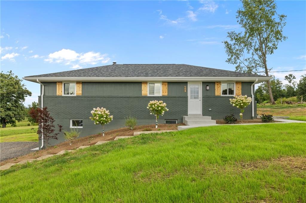 860 Mcelhaney Road Freedom, PA 15042 - Photo 3 of 33