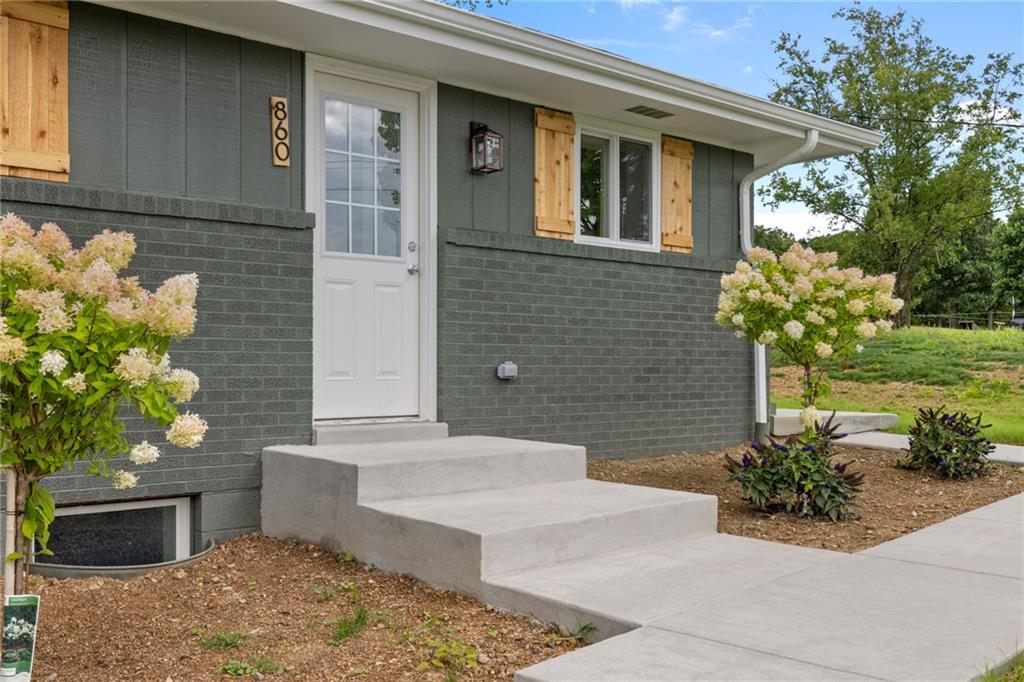 860 Mcelhaney Road Freedom, PA 15042 - Photo 4 of 33