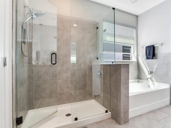 $633,000 | 9822 Shoreline Vw Way, Wesley Chapel, FL 33545