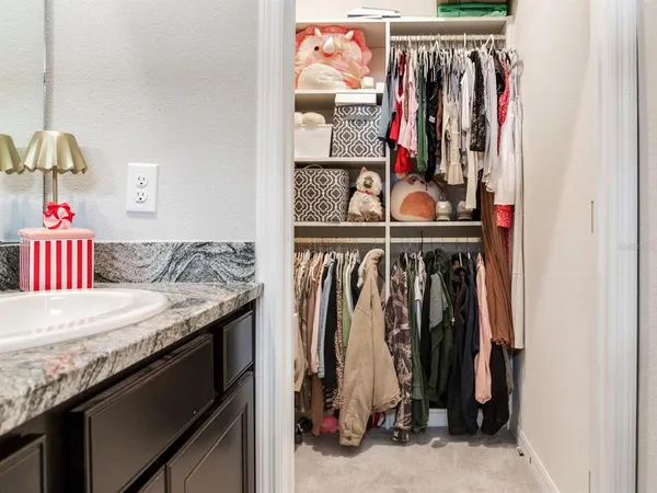 $633,000 | 9822 Shoreline Vw Way, Wesley Chapel, FL 33545