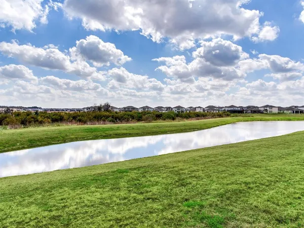 $633,000 | 9822 Shoreline Vw Way, Wesley Chapel, FL 33545