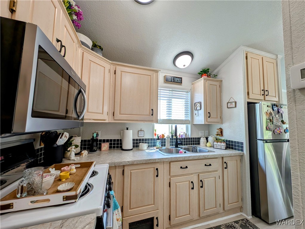 2000 Ramar Road, Unit 632 Bullhead City, AZ 86442 - Photo 13 of 33 Kitchen