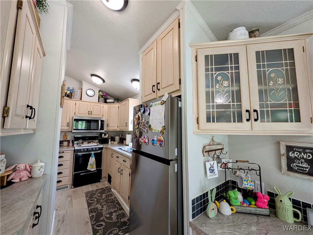 2000 Ramar Road, Unit 632 Bullhead City, AZ 86442 - Photo 15 of 33 Kitchen