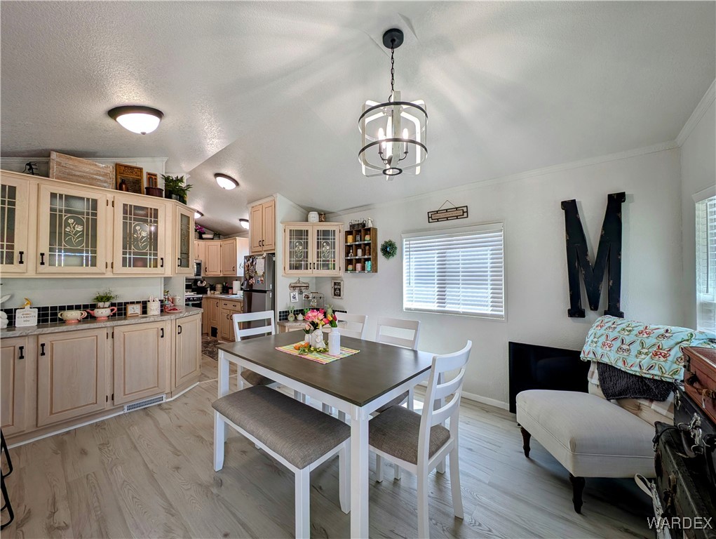 2000 Ramar Road, Unit 632 Bullhead City, AZ 86442 - Photo 17 of 33 Dining Area