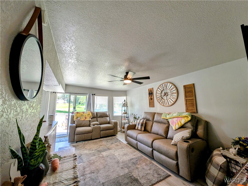 2000 Ramar Road, Unit 632 Bullhead City, AZ 86442 - Photo 10 of 33 Living Room