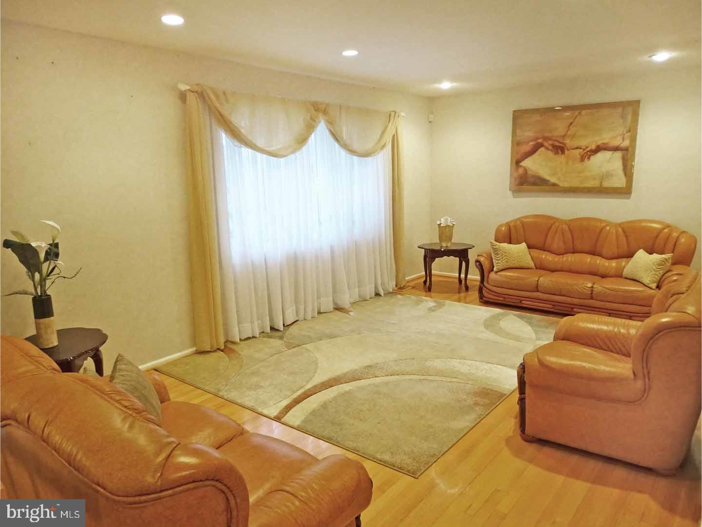 710 Bridgeview Road Langhorne, PA 19053 - Photo 3 of 25 Living Room