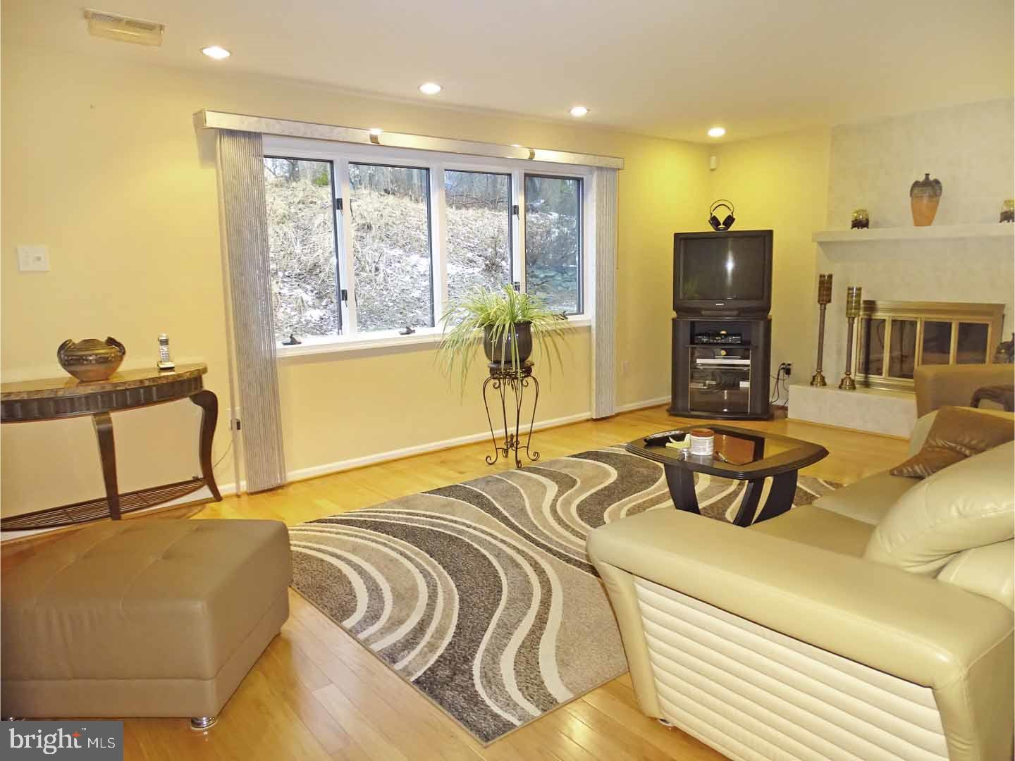 710 Bridgeview Road Langhorne, PA 19053 - Photo 6 of 25 Family Room