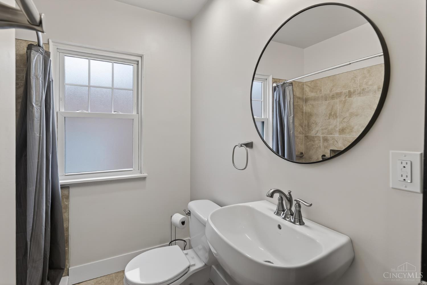 6615 Merwin Avenue Cincinnati, OH 45227 - Photo 17 of 40