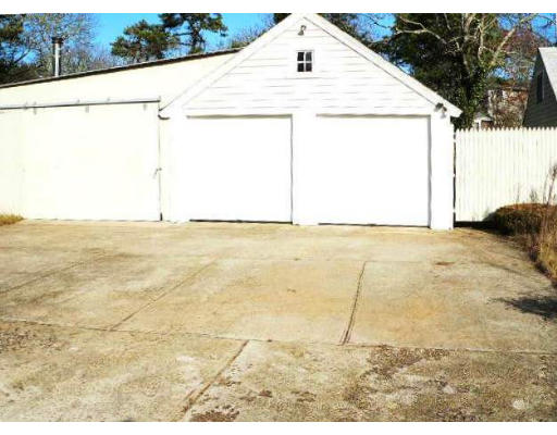 1070 Queen Anne Road Harwich, MA 02645 - Photo 4 of 13 Gallery Image 4