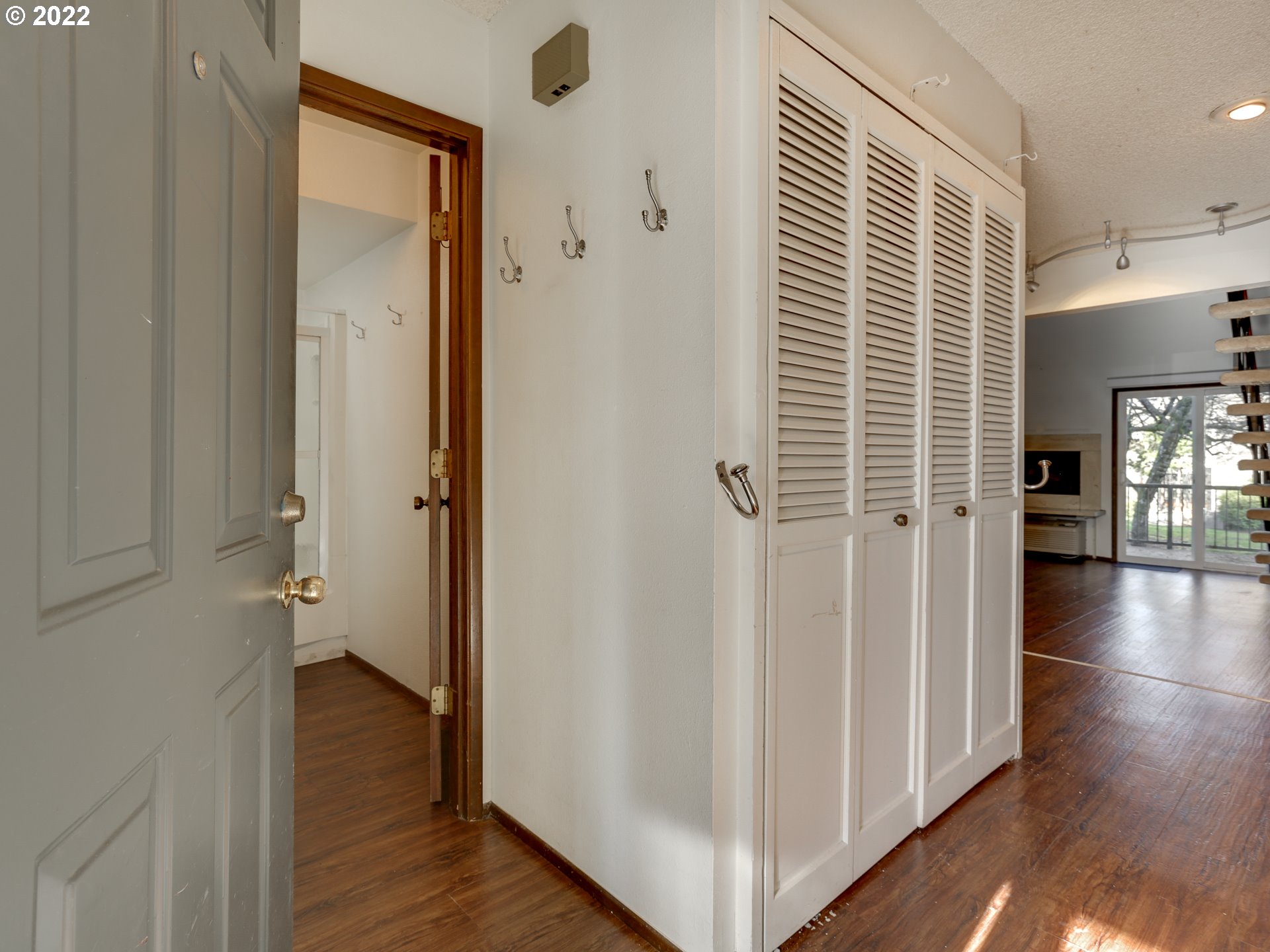 4670 Southwest Comus Place Portland, OR 97219 - Photo 3 of 15 Gallery Image 3