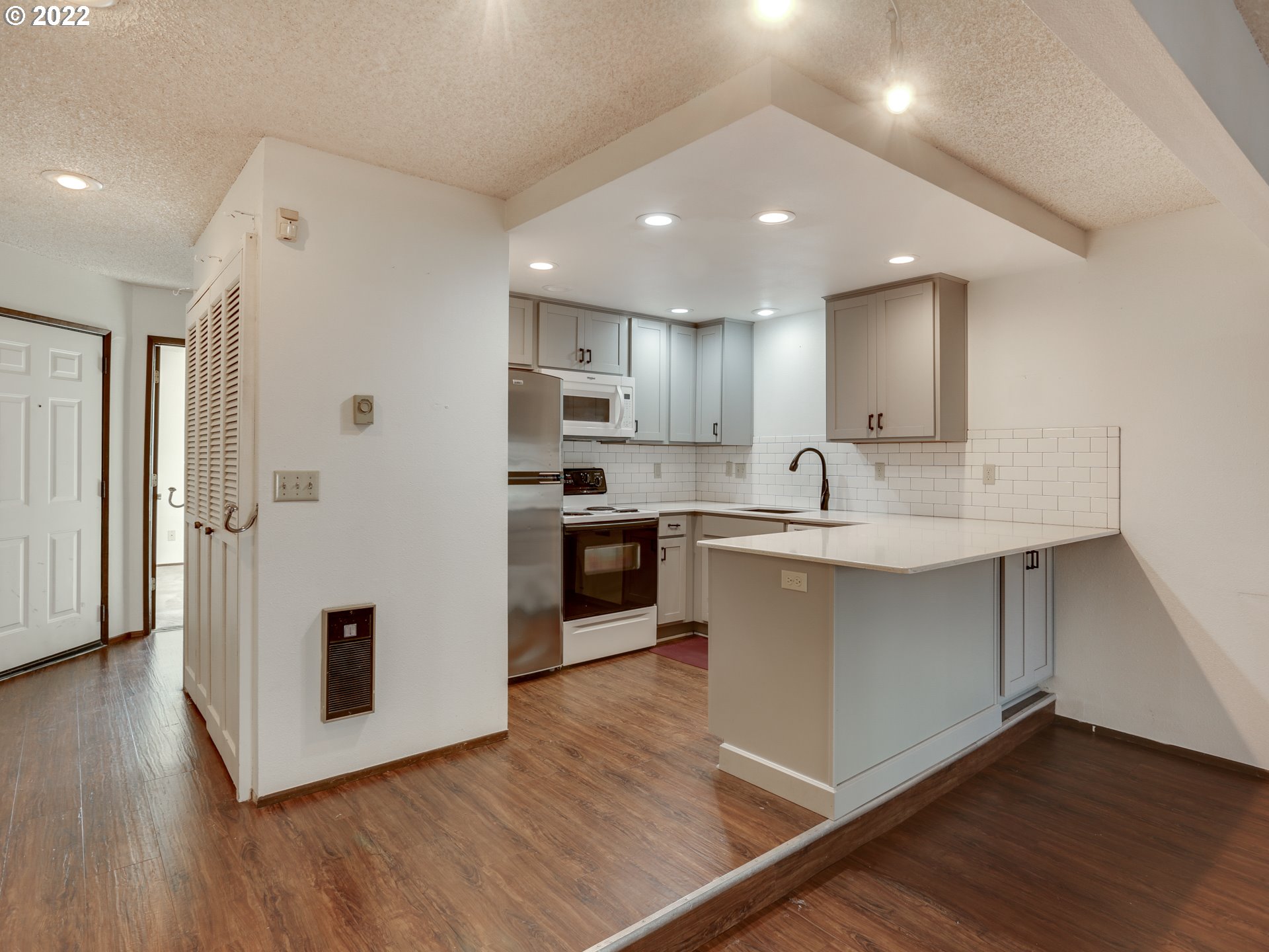 4670 Southwest Comus Place Portland, OR 97219 - Photo 6 of 15 Gallery Image 6