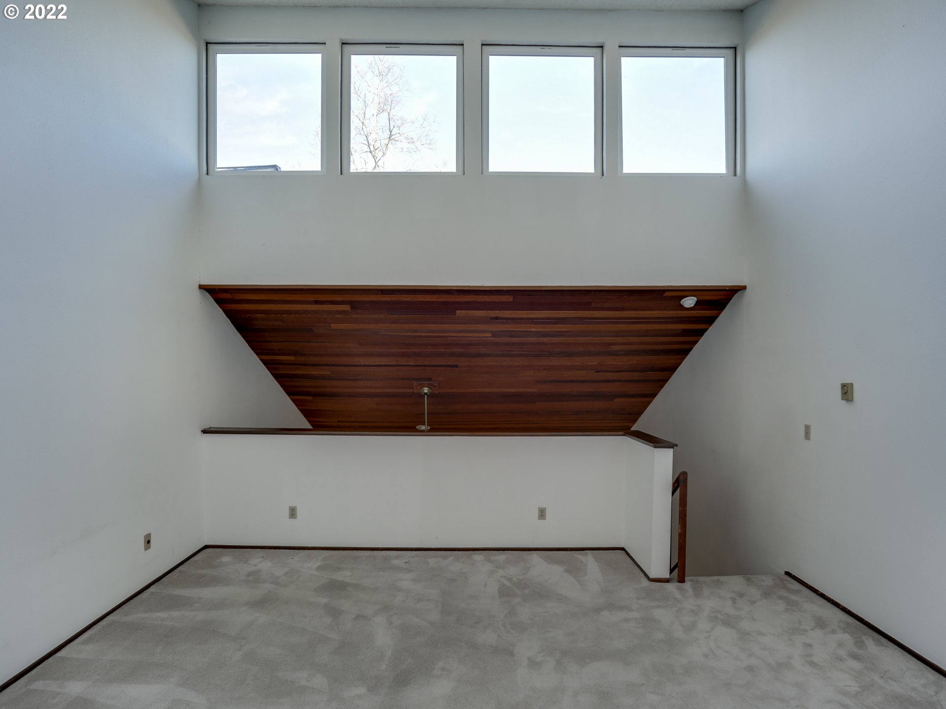 4670 Southwest Comus Place Portland, OR 97219 - Photo 9 of 15 Gallery Image 9