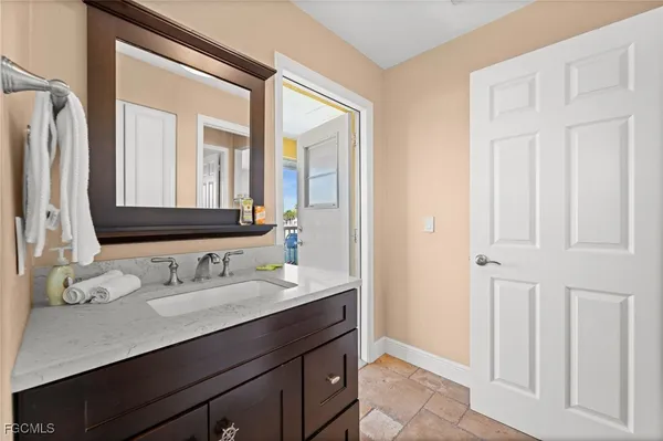 $2,800 | 5420 Chiquita Boulevard South, Unit B, Cape Coral, FL 33914