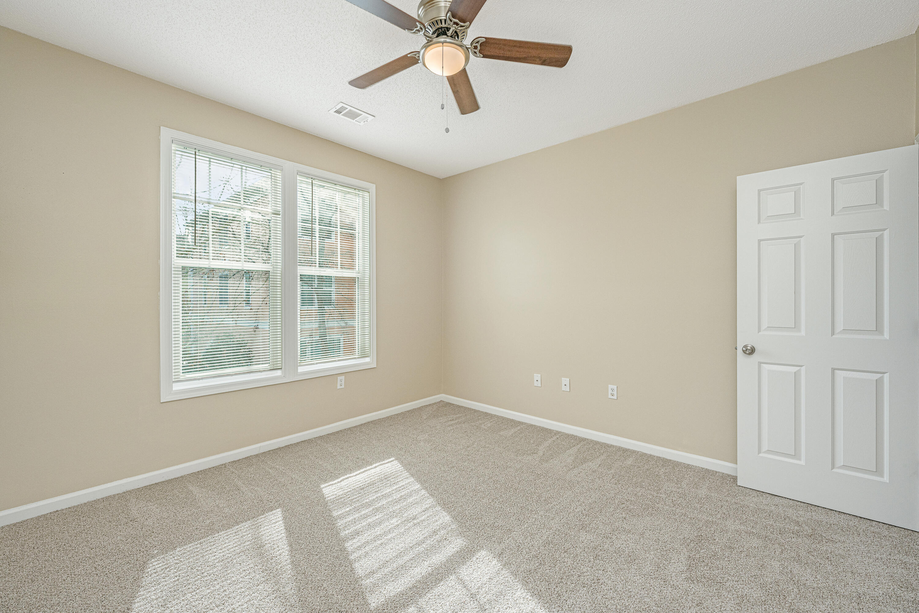 2127 Chatelain Way Mount Pleasant, SC 29464 - Photo 16 of 42 2127ChatelianWay020