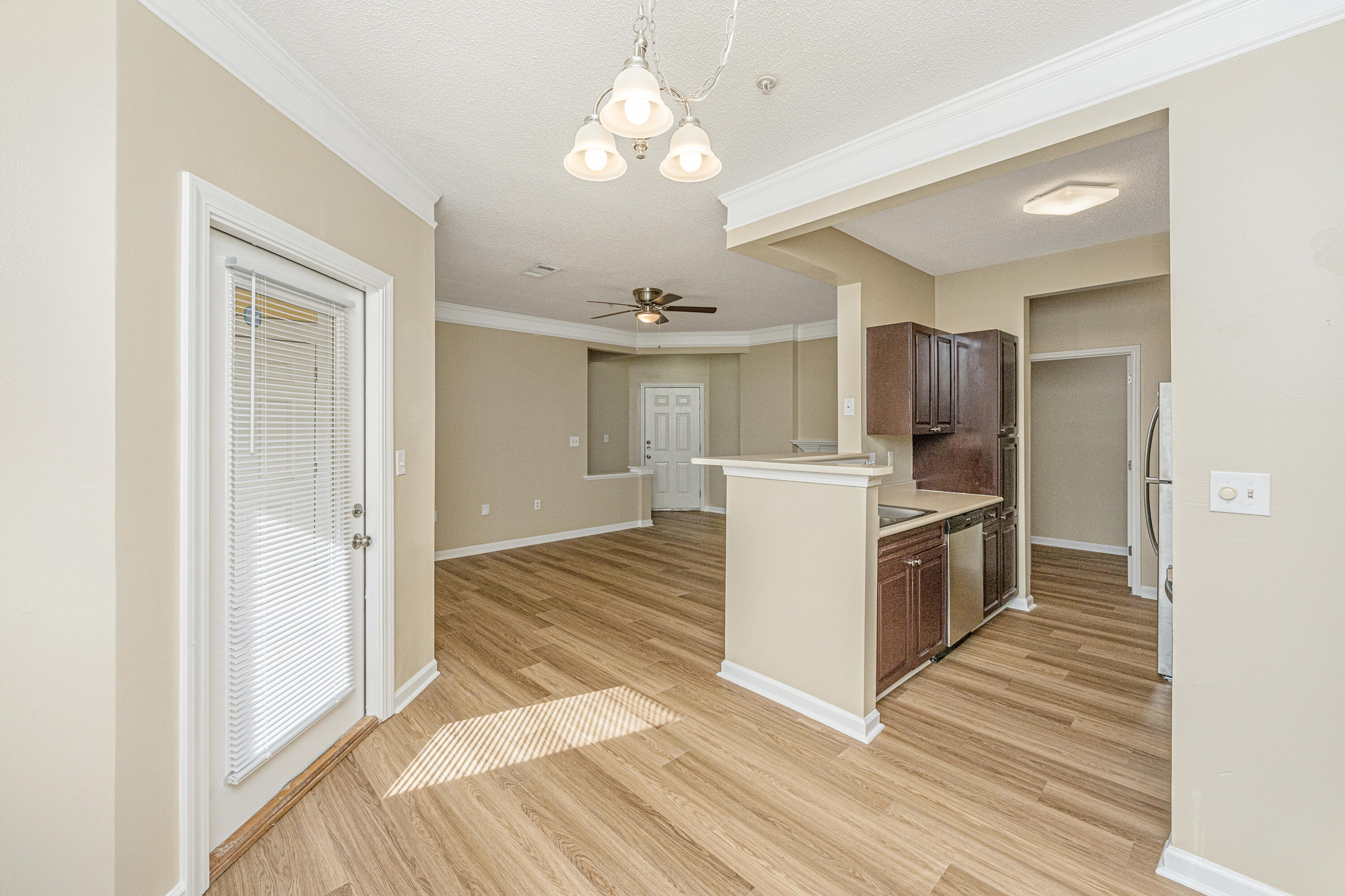 2127 Chatelain Way Mount Pleasant, SC 29464 - Photo 7 of 42 2127ChatelianWay012