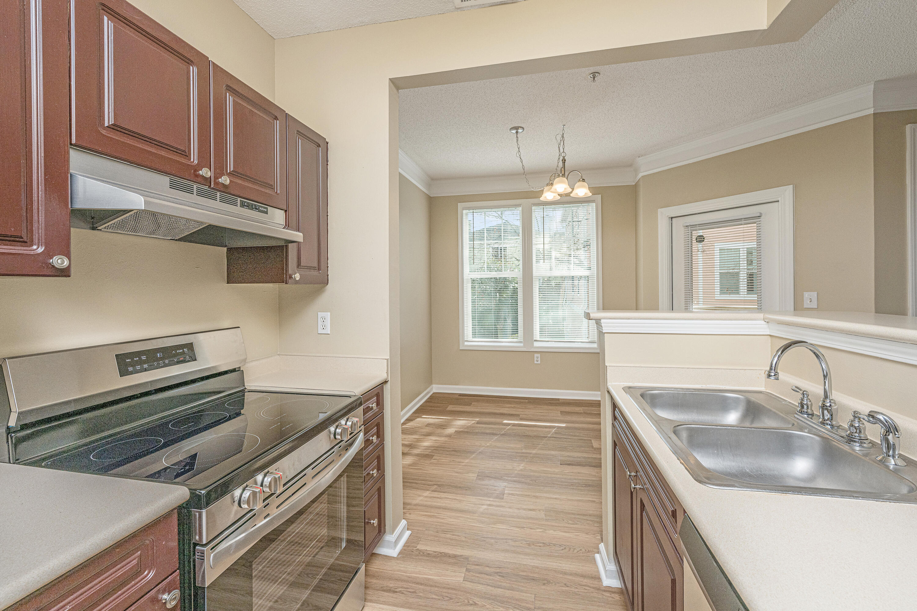 2127 Chatelain Way Mount Pleasant, SC 29464 - Photo 10 of 42 2127ChatelianWay017