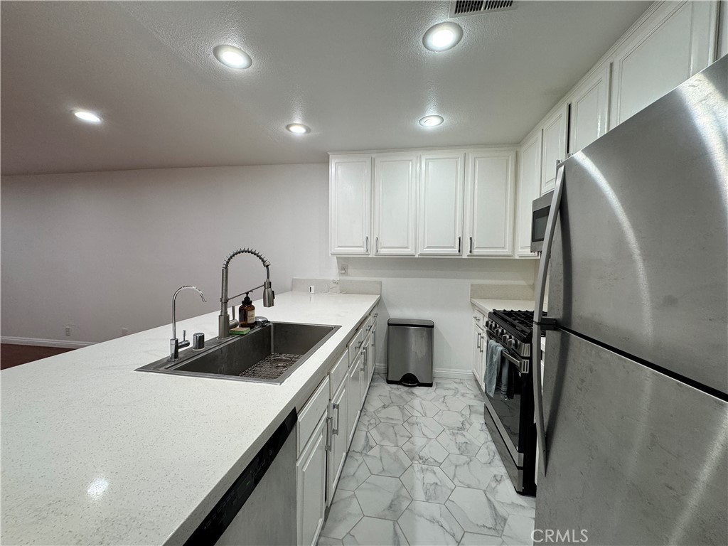 84 Lemon Grove, Unit 270 Irvine, CA 92618 - Photo 2 of 19