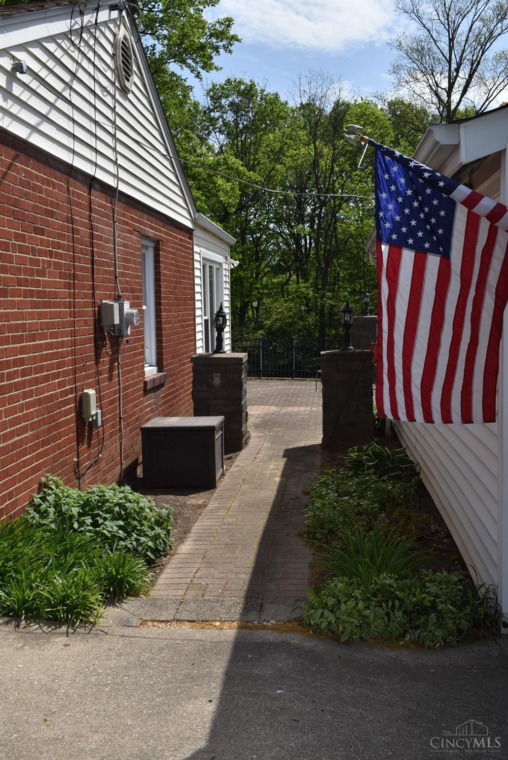 7188 Paddison Road Cincinnati, OH 45230 - Photo 3 of 27 Gallery Image 3