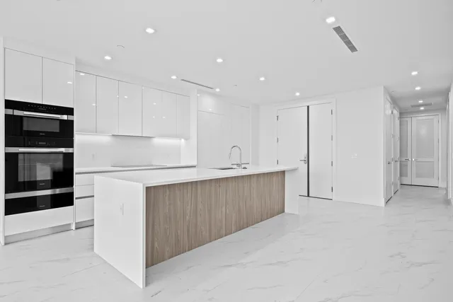 $2,850,000 | 220 Lake Shore Drive, Unit 1608, Lake Park, FL 33403