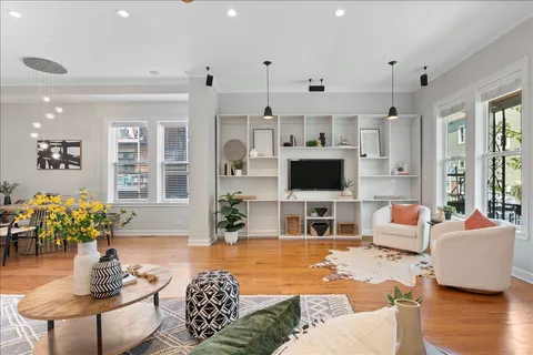 $850,000 | 2760 West St Mary Street, Chicago, IL 60647