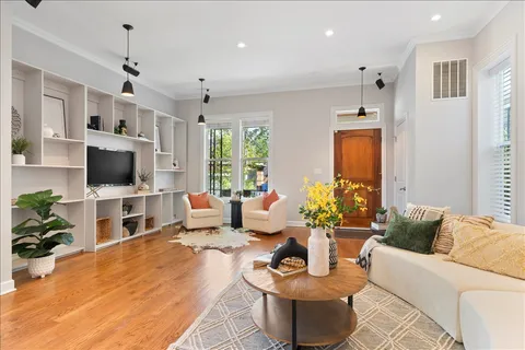$850,000 | 2760 West St Mary Street, Chicago, IL 60647
