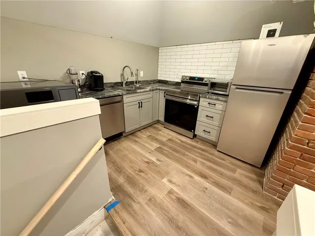 $2,000 | 3704 Baltimore Avenue, Unit 3, Kansas City, MO 64111