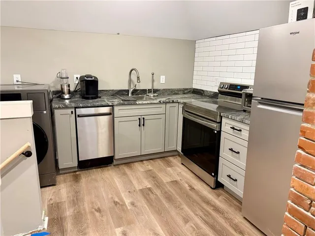 $2,000 | 3704 Baltimore Avenue, Unit 3, Kansas City, MO 64111