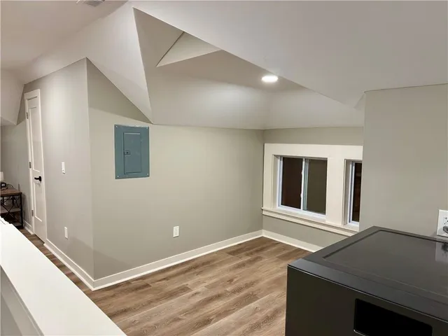 $2,000 | 3704 Baltimore Avenue, Unit 3, Kansas City, MO 64111