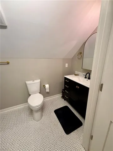 $1,295 | 3704 Baltimore Avenue, Unit 3, Kansas City, MO 64111