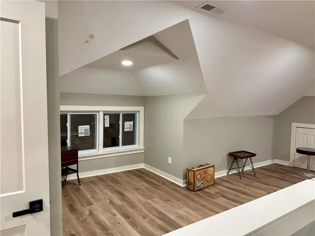 $2,000 | 3704 Baltimore Avenue, Unit 3, Kansas City, MO 64111