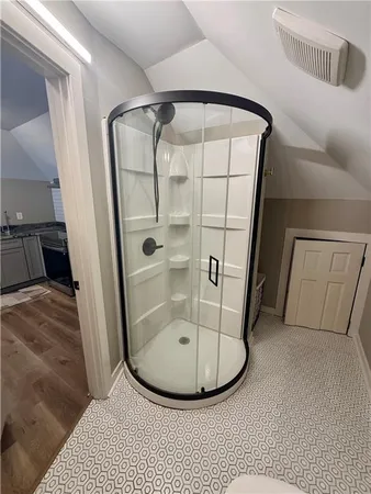 $1,295 | 3704 Baltimore Avenue, Unit 3, Kansas City, MO 64111