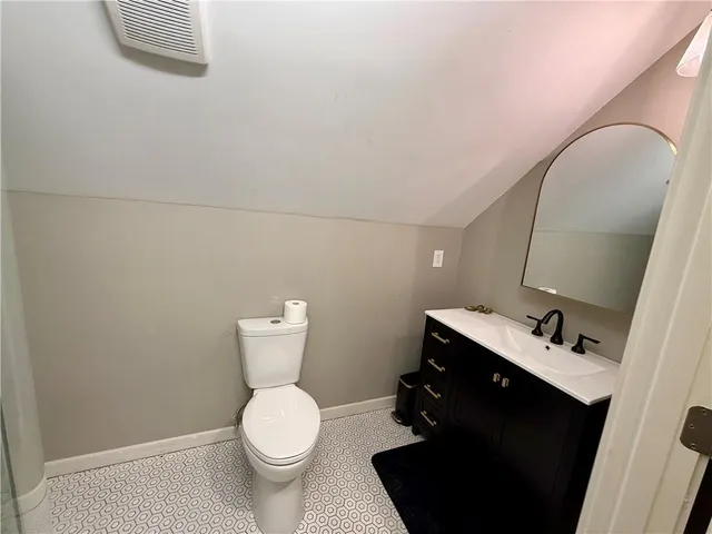 $2,000 | 3704 Baltimore Avenue, Unit 3, Kansas City, MO 64111