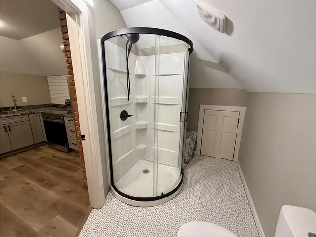 $2,000 | 3704 Baltimore Avenue, Unit 3, Kansas City, MO 64111