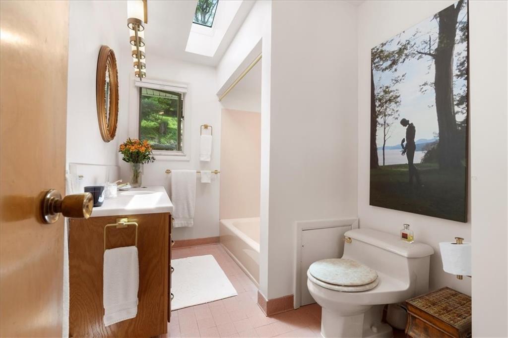 2306 Marbury Road Pittsburgh, PA 15221 - Photo 34 of 39 Hall Bathroom