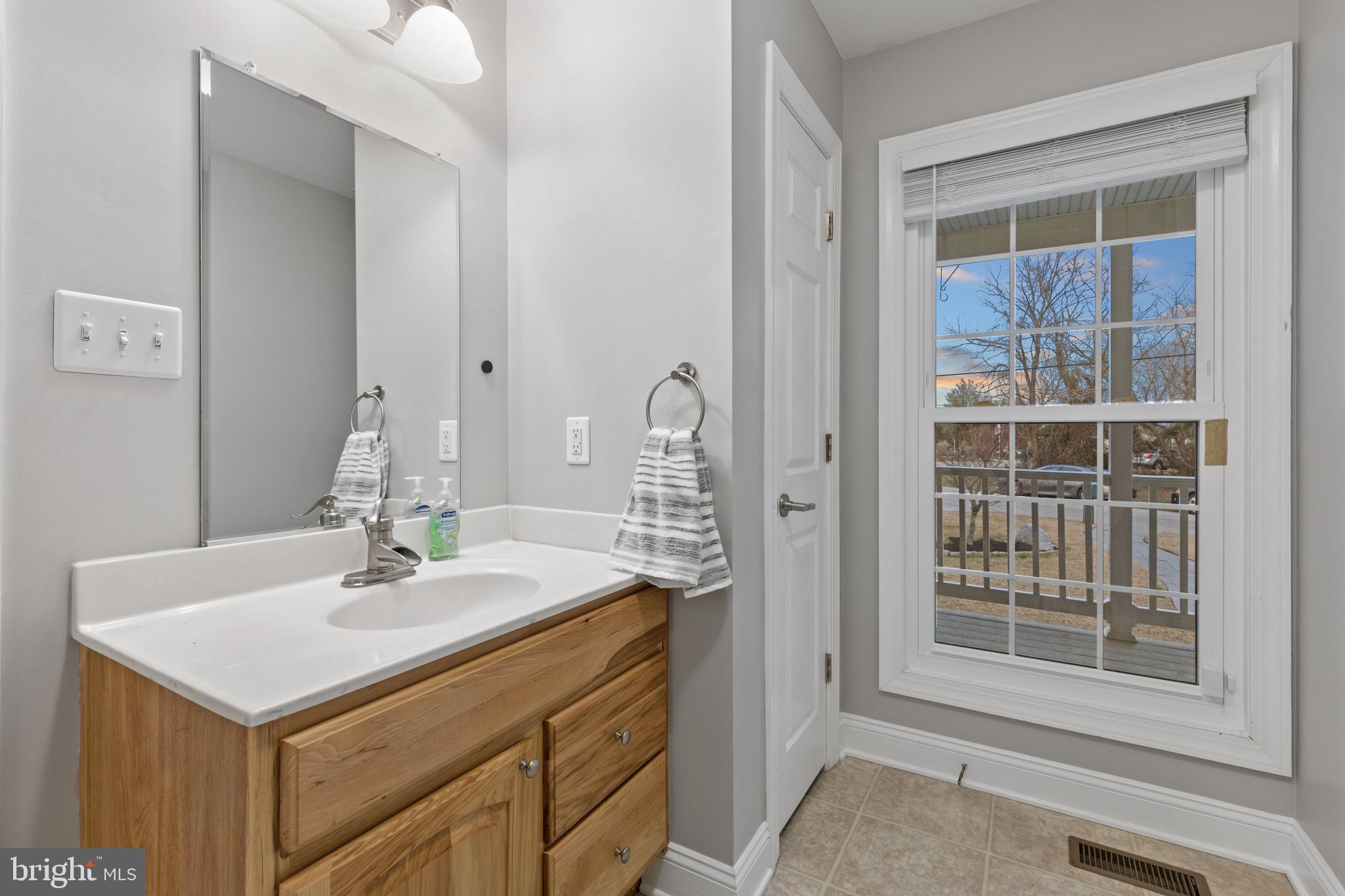 7800 Burgess Road Pasadena, MD 21122 - Photo 34 of 77 2nd owner ensuite bath