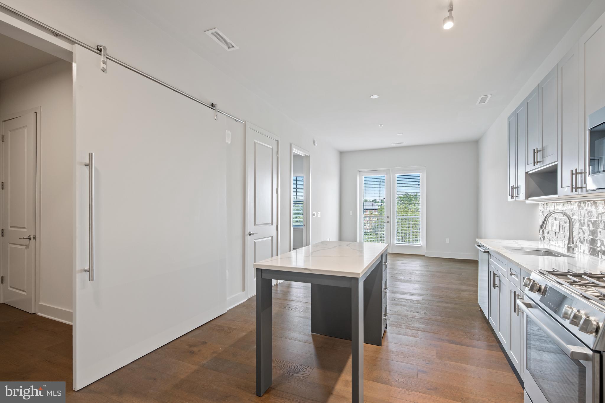 6803 Cameron Drive Northwest, Unit 406 Washington, DC 20012 - Photo 2 of 10