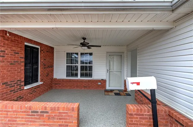 a view of livingroom with furniture