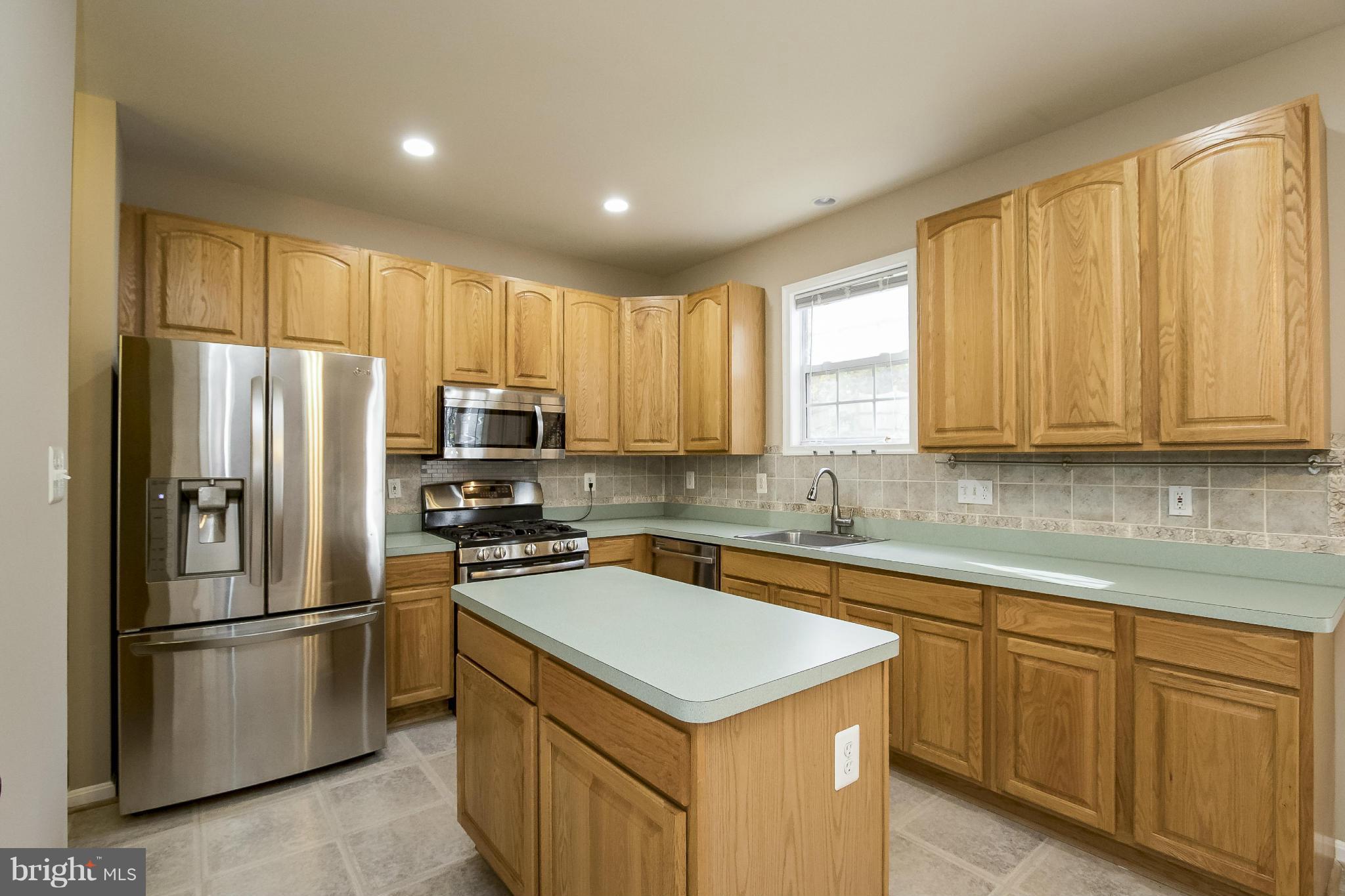 11706 Smithfield Road Manassas, VA 20112 - Photo 6 of 25 Kitchen w/Stainless Steel Appliances